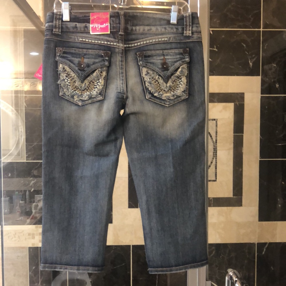 Candie’s junior jeans capris, size 7, new with tags. - Picture 2 of 3